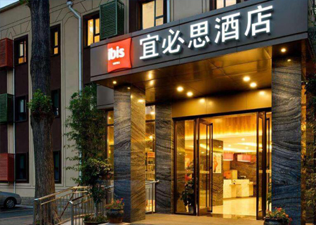 為宜必思酒店提供不銹鋼扶手及304不銹鋼板材供應(yīng)